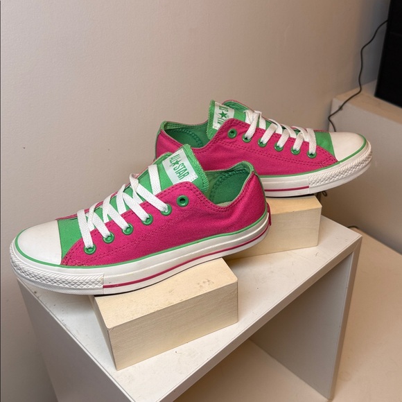 CONVERSE NEW LOW SNEAKERS IN PRETTY GREEN AND PINK. Women’s size 8 - Picture 11 of 16